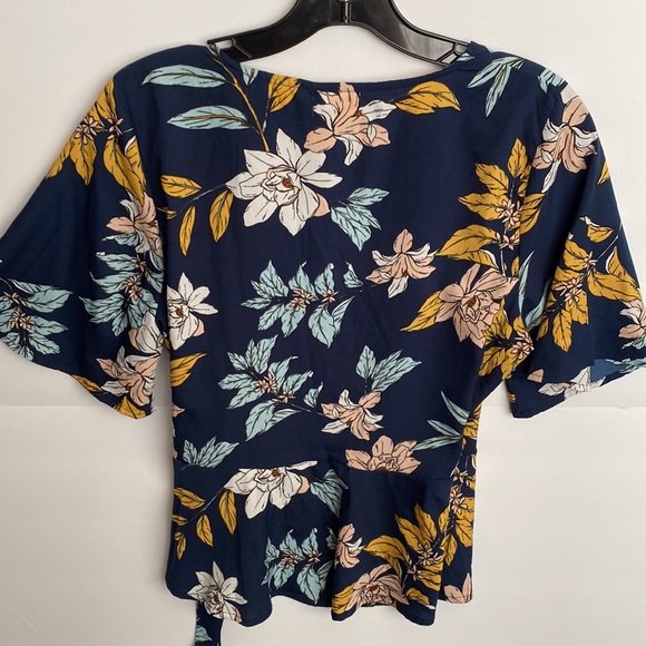 Midnight Sky Floral Wrap Blouse Size L - Picture 2 of 4